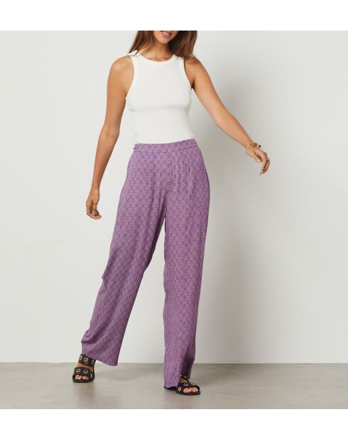 Lambert-Hose gedruckt auf blauem Hintergrund