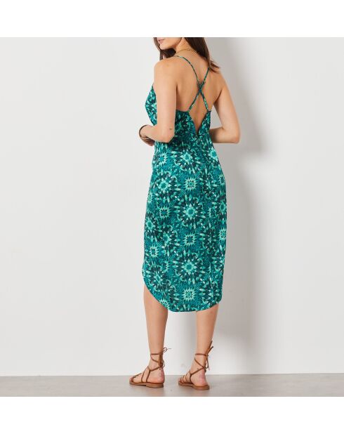 Lenah-jurk gedrukt op een groene achtergrond