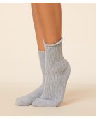 Nuovi calzini grigi in ciniglia