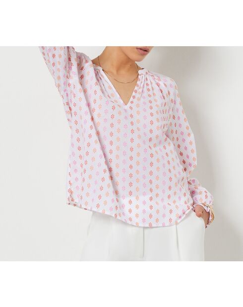 Blusa in jcq fared stampata su sfondo bianco