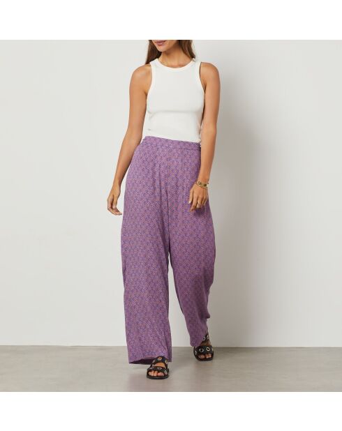 Lambert-Hose gedruckt auf blauem Hintergrund