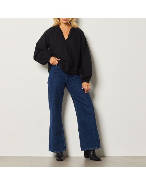 Een zwarte blouse van Confiance