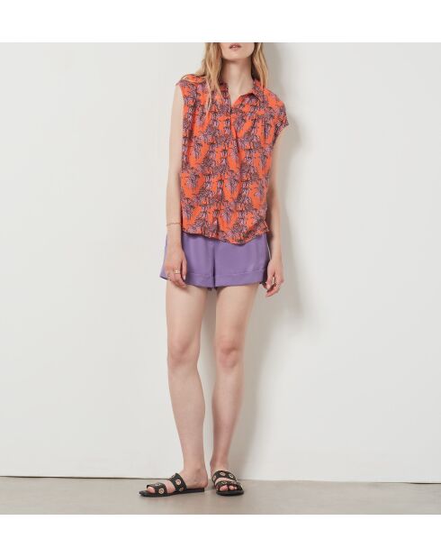 Felicita Shirt bedruckt mit Backsteinhintergrund