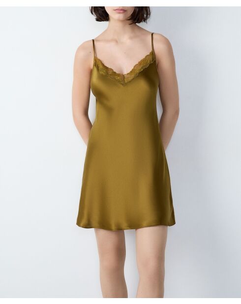 Melkachtig koperen nachtjapon