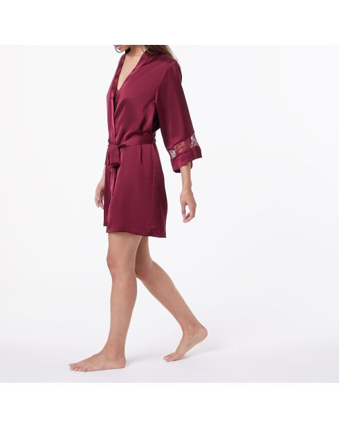Burgunderfarbenes Negligé mit GranatmoTIV