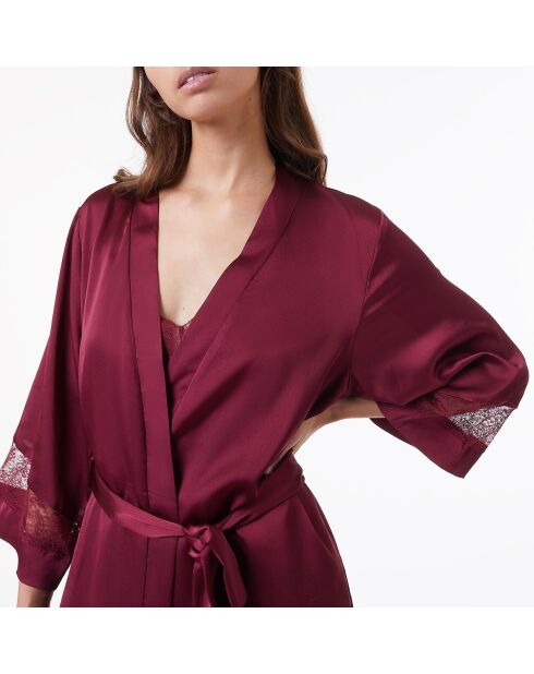 Burgunderfarbenes Negligé mit GranatmoTIV