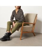 Bovila shirt gedrukt op een zwarte achtergrond