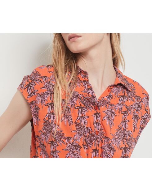 Felicita Shirt bedruckt mit Backsteinhintergrund