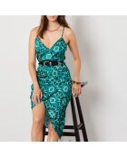 Lenah-jurk gedrukt op een groene achtergrond