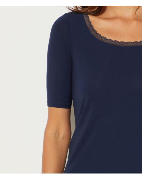 Warm Me Up Mitternachtsblaues Spitzent-Shirt