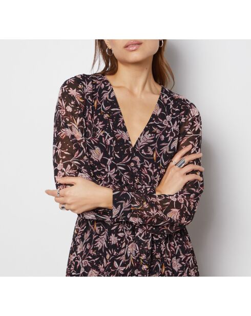 Pauline jurk gedrukt op een zwarte achtergrond