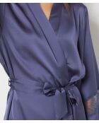 Mitternachtsblaues Negligé mit Sentimentmotiv