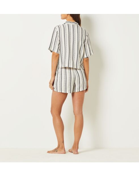 Kaitlin-Shirt gedruckt auf weißem Hintergrund