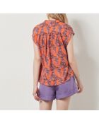 Felicita Shirt bedruckt mit Backsteinhintergrund