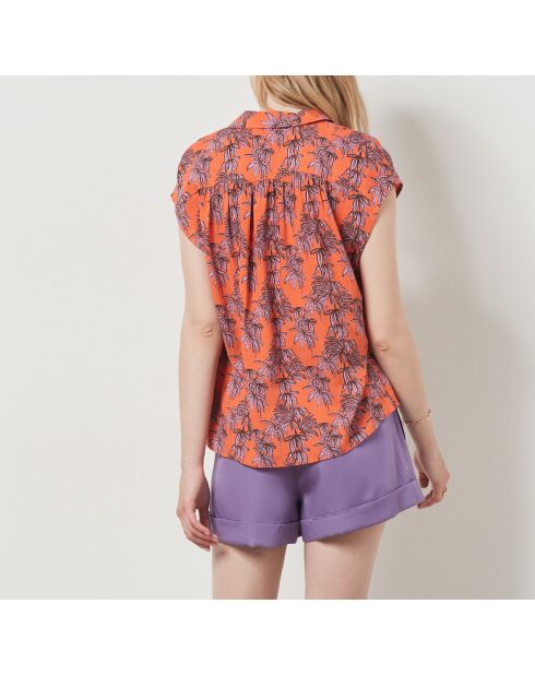 Felicita Shirt bedruckt mit Backsteinhintergrund