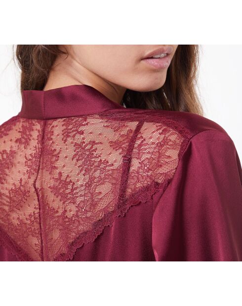 Burgunderfarbenes Negligé mit GranatmoTIV