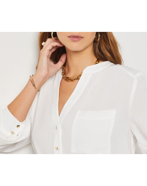 Een witte blouse van Maya