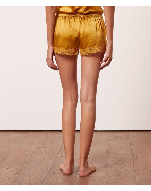 Melkgouden korte broek