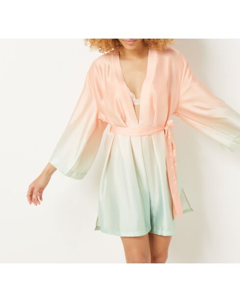 Tiara-Nachthemd mit rosafarbenem Hintergrund