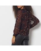 Nina Bluse gedruckt auf braunem Hintergrund