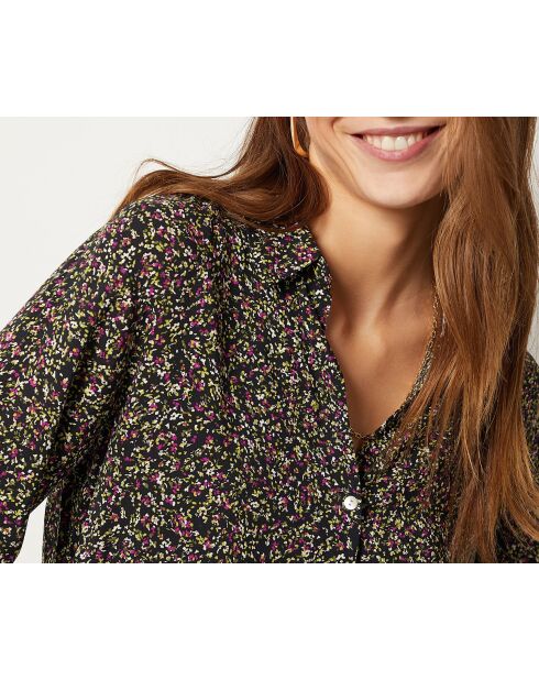 Bovila shirt gedrukt op een zwarte achtergrond