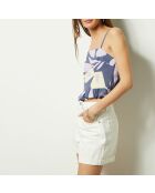 Gaelle tanktop gedrukt op blauwgrijze achtergrond