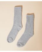 Nuovi calzini grigi in ciniglia