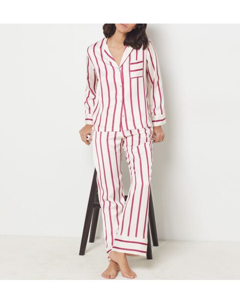 Monic-broek gedrukt op witte achtergrond