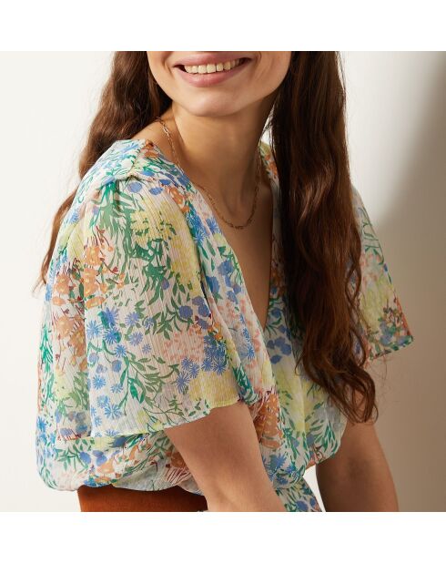 Pato bedrucktes Kleid auf weißem Hintergrund