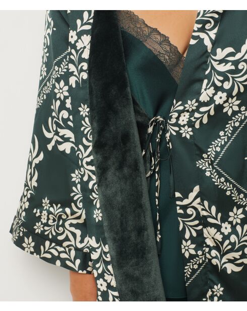 Bloemrijke groene dennennegligé