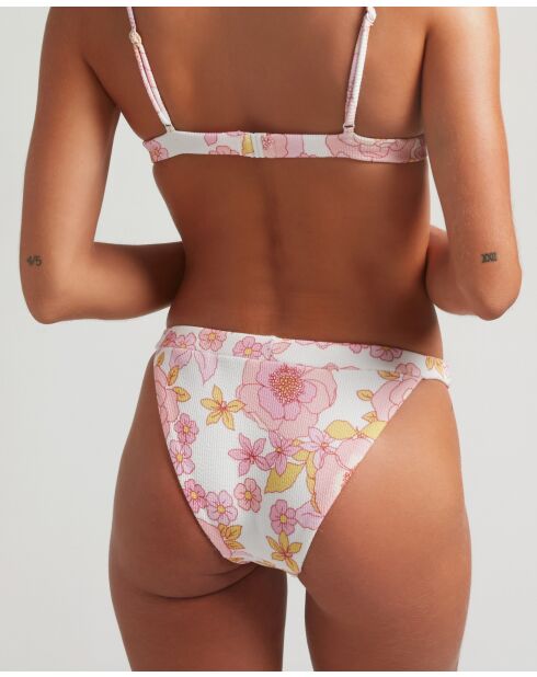 Bragas Furore estampadas sobre fondo blanco