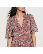 Isaac jurk met roze achtergrond