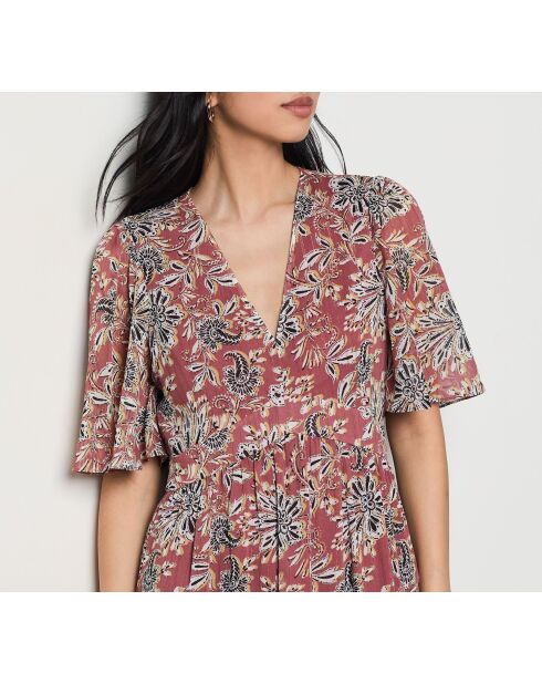 Isaac jurk met roze achtergrond