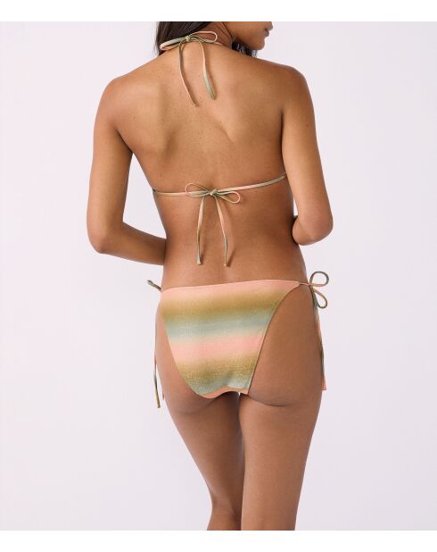 Geode triangel-bh zonder beugel en zonder schelp gedrukt op een groene achtergrond