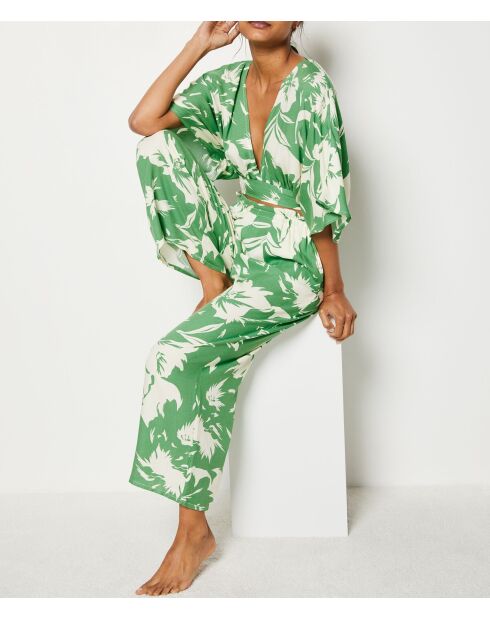 Jubika broek gedrukt op een groene achtergrond