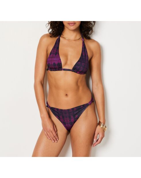 Driehoekige hipster-bh zonder beugel en zonder schelp gedrukt op een paarse achtergrond.