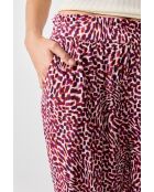 Broek met Solange print op een witte achtergrond