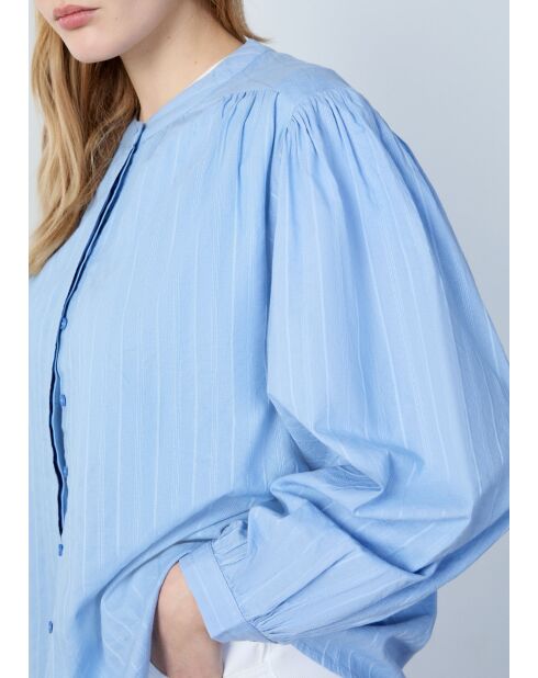 Himmelblaues Pai-Shirt