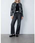 Etienne-Jacke gedruckt auf schwarzem Hintergrund