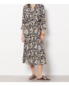 Anita jurk gedrukt op een zwarte achtergrond