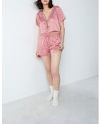 Kaila Shorts mit Backstein-Hintergrundprint