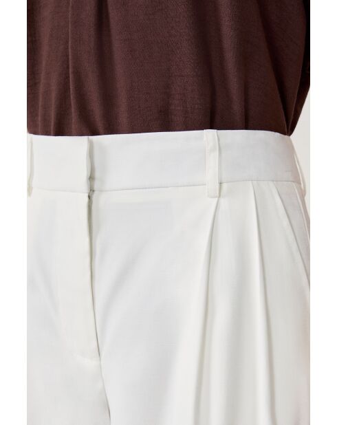 Ecrufarbene Shorts Sammy