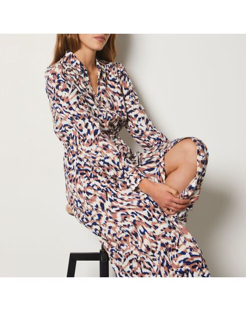 Eby jurk gedrukt op witte achtergrond