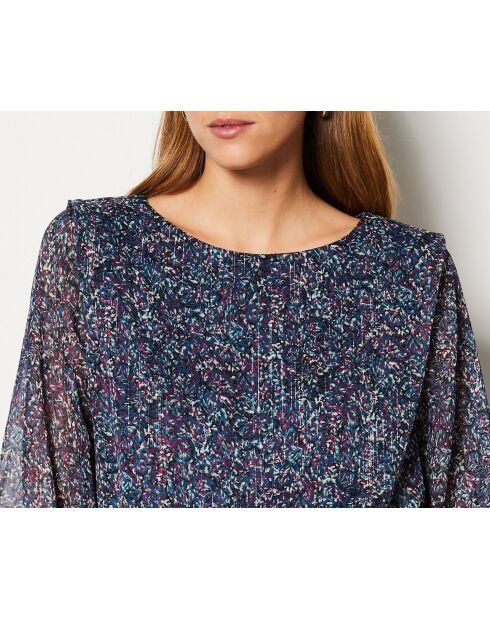 Blouse van Patis gedrukt op paarse achtergrond