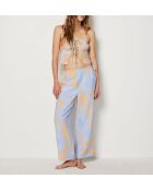 Magnoliabroek met blauwe achtergrondprint