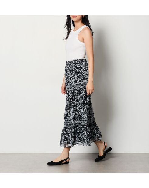 Rok Isaac gedrukt op een zwarte achtergrond