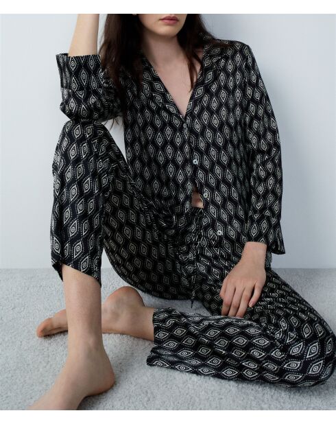 Nex broek gedrukt op zwarte achtergrond