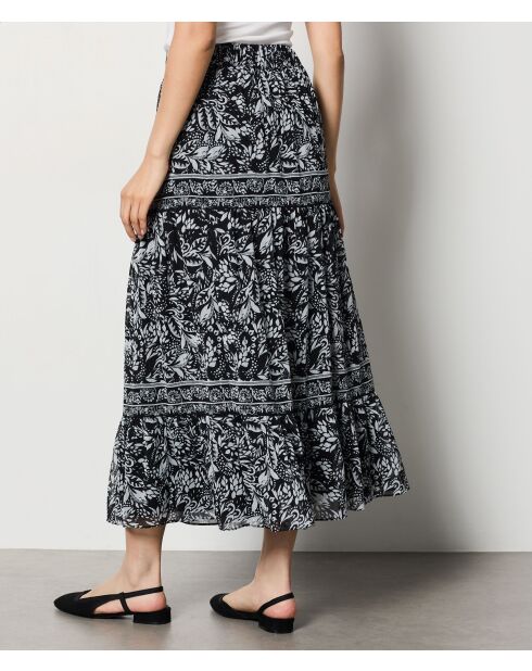 Rok Isaac gedrukt op een zwarte achtergrond