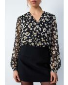 Emma shirt gedrukt op een zwarte achtergrond