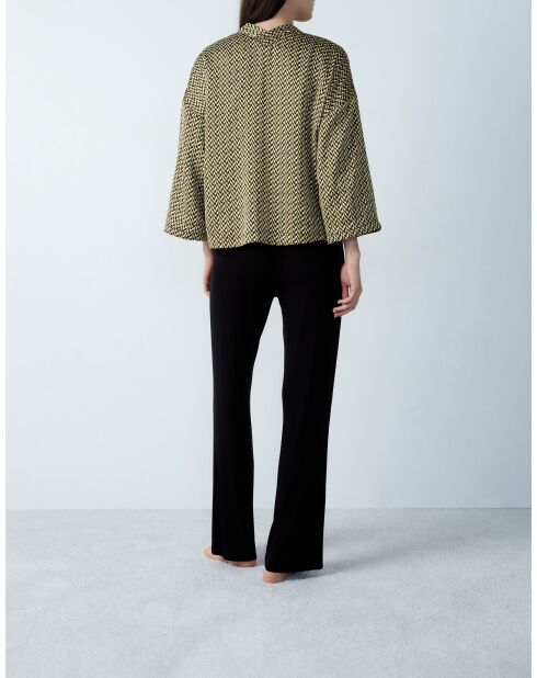 Dreiteiliger Schlafanzug von Nosi, gedruckt auf schwarzem Hintergrund